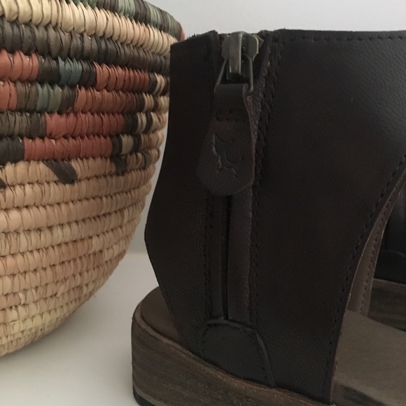 Anthropologie Gee Wawa Leather Gladiator Sandal - Picture 7 of 8